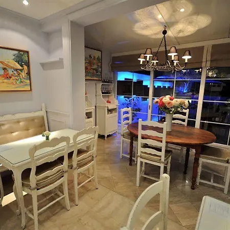 Hotel De Provence 3*
