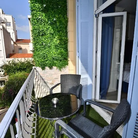 De Provence 3*